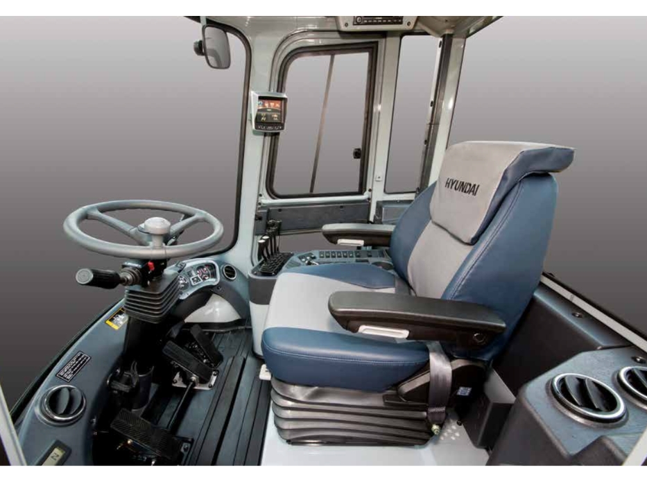 Khoang lái, động cơ, màn hình hiển thị xe nâng 25 tấn Hyundai