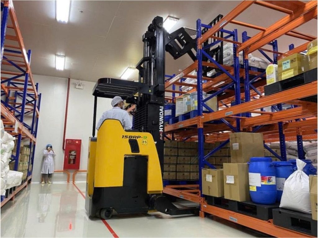 Xe nâng Reach Truck Hyundai 15BRP